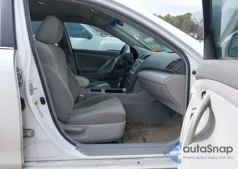 2007 Toyota Camry Le z USA, uszkodzony, nr VIN 4T1BE46K77U706584